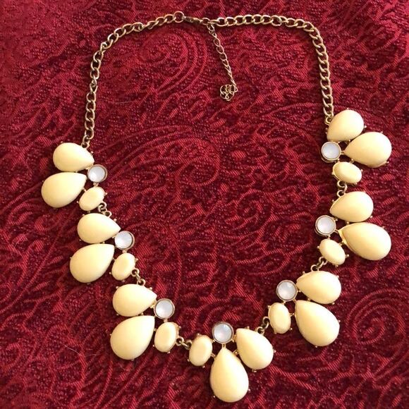 Vintage beautiful neutral career necklace Y2K - Picture 7 of 7